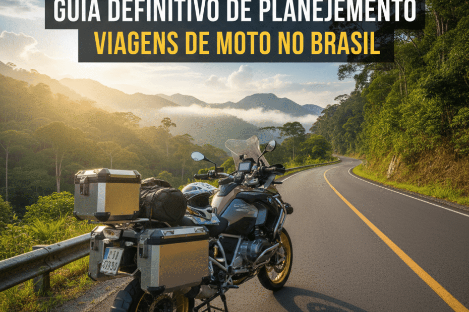 Planejamento para Viagens de moto com big trail carregada em estrada sinuosa que atravessa uma serra brasileira coberta por vegetação tropical ao amanhecer.